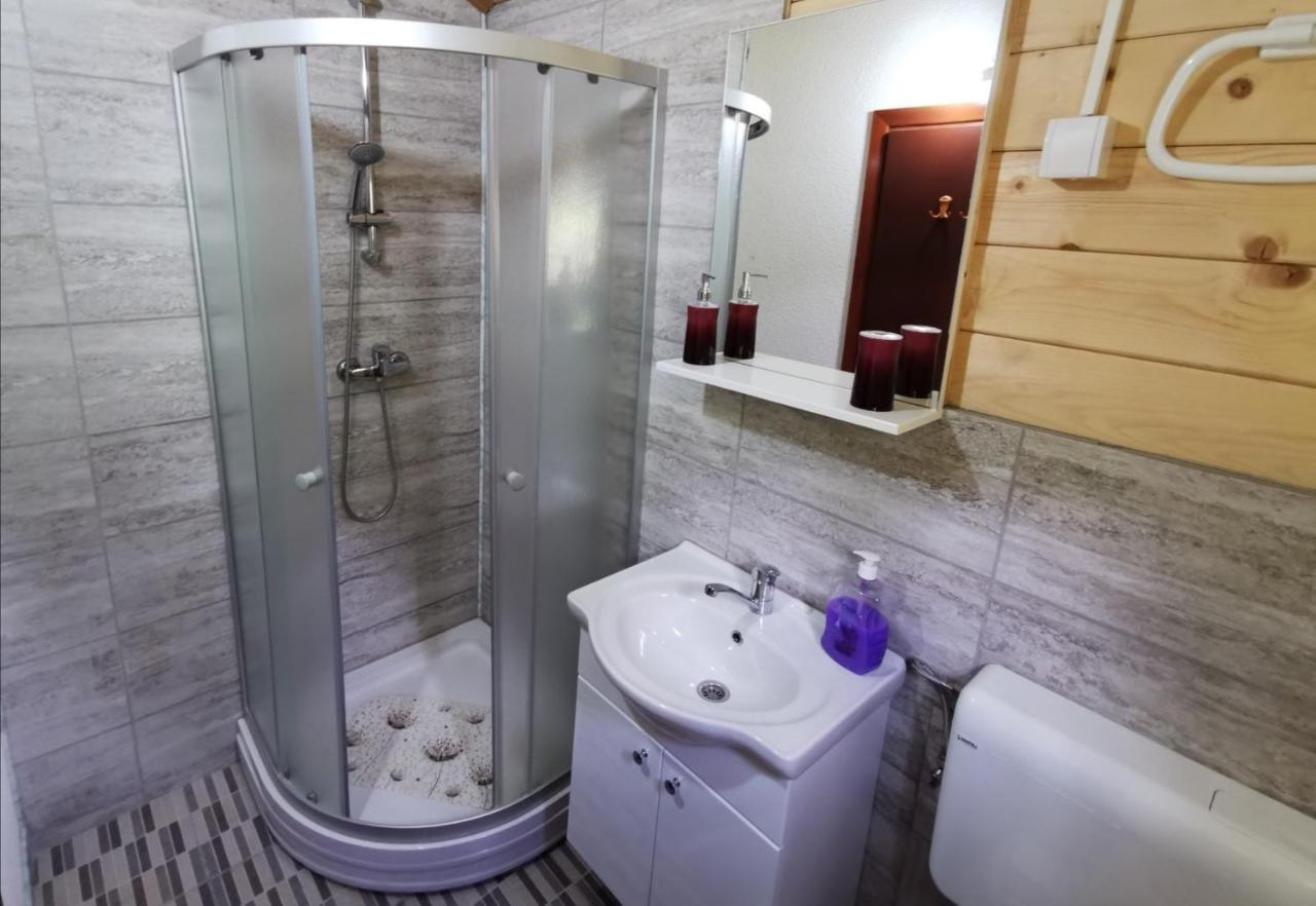 Cottage La Sierra With Jacuzzi Korenica Exterior foto