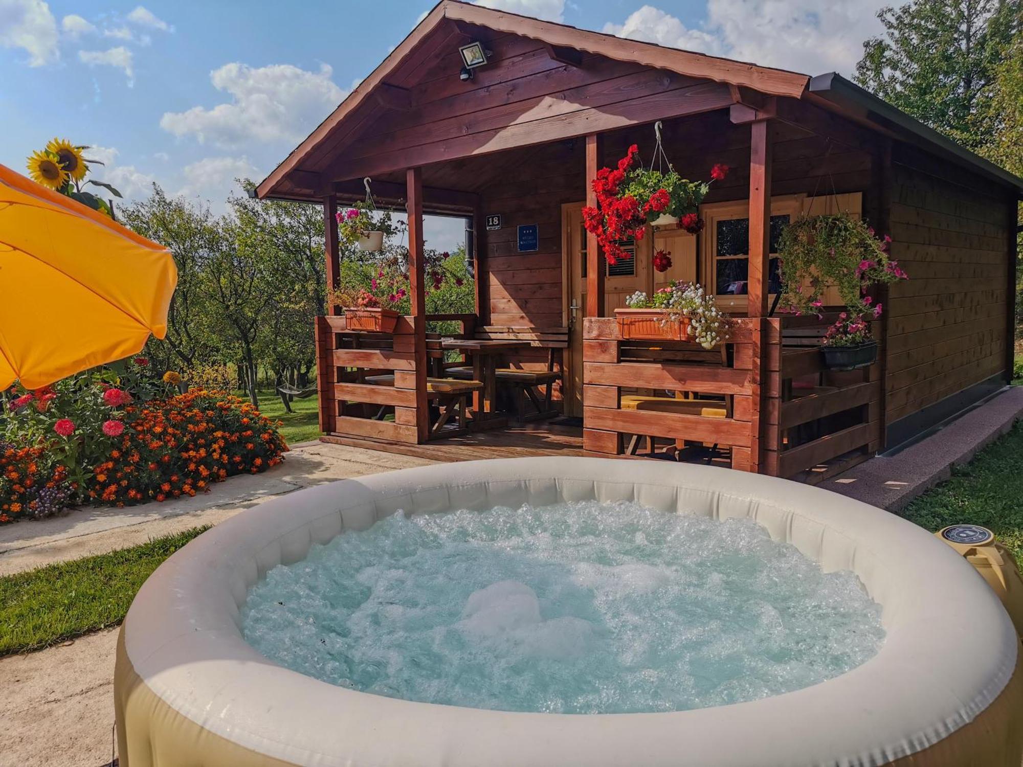 Cottage La Sierra With Jacuzzi Korenica Exterior foto